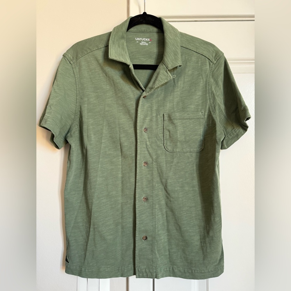UNTUCKit Men's Olive Casual Button Down Shirt